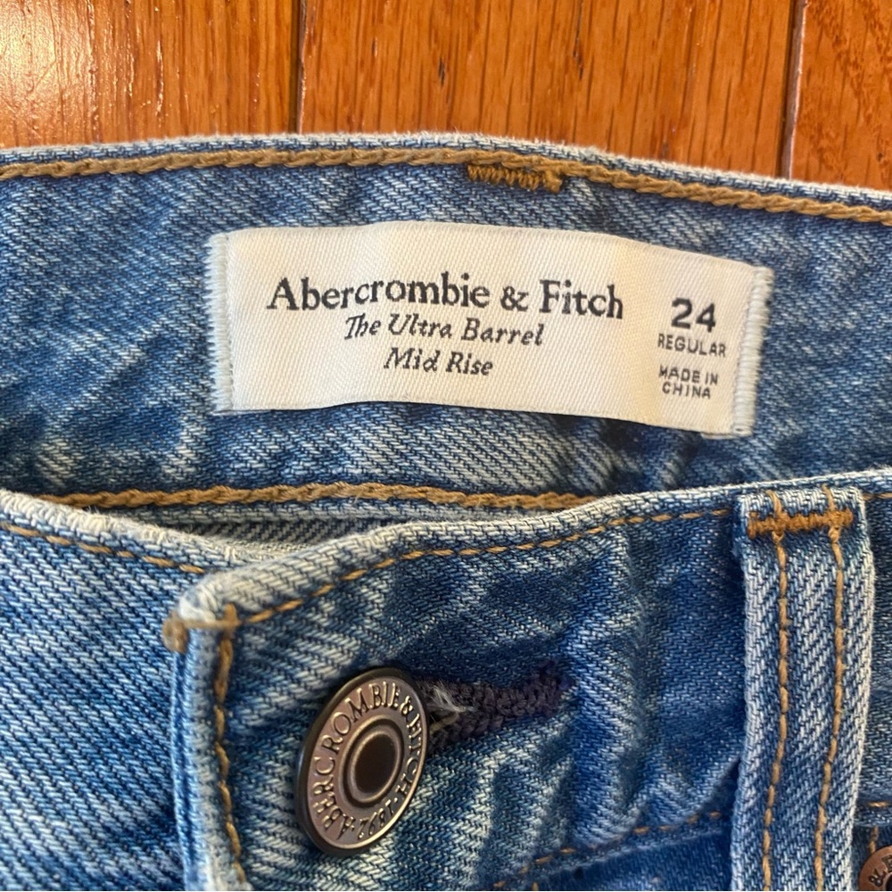 Abercrombie & Fitch the Ultra Barrel midrise jeans curve love size 24 regular - Picture 8 of 10